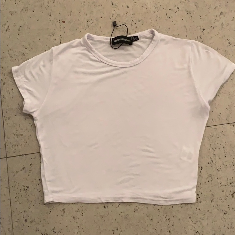 White cropped top. Spender fit